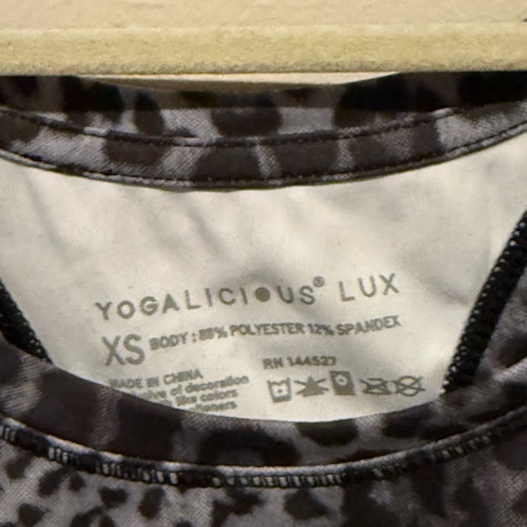 Yogalicious Black and Gray Fitted Crop Tank Top - Picture 3 of 3